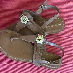 NWOT Tommy Hilfiger Brown T-Strap Sandals size 9